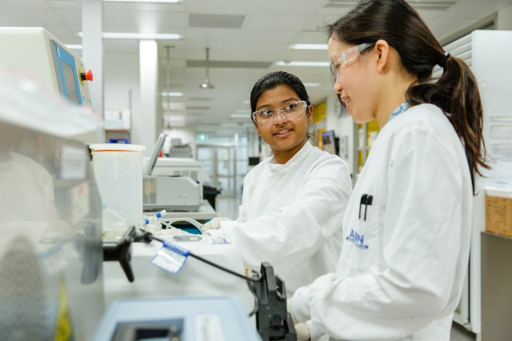 The University of Queensland’s Protein Expression Facility (PEF) has been doing its share of the heavy lifting since 2004. That’s when Professor Linda Lua noted the need for a service that could collaborate with researchers to produce the high quality, synthetic proteins they needed to conduct discovery and translational projects.